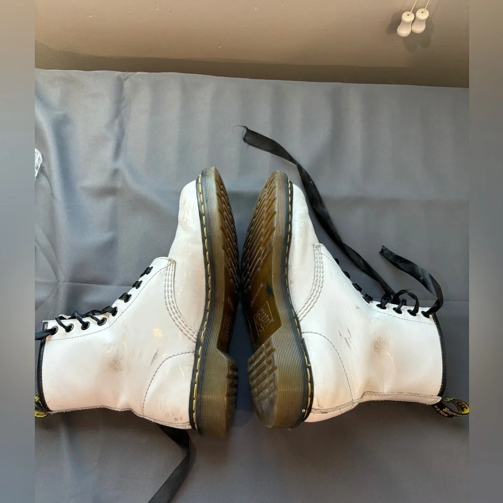 Doc Martens White Ribbon Lace Up Combat Boots Size 6 GUC - Picture 3 of 6